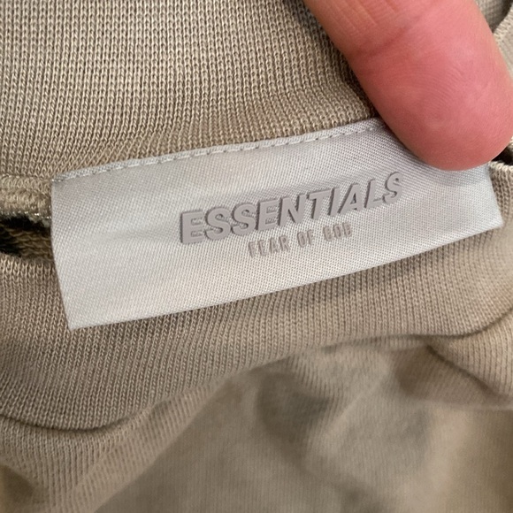 ESSENTIALS FEAR OF GOD
Tan Cotton Raglan Short Sleeve Sweatshirt - Picture 2 of 5
